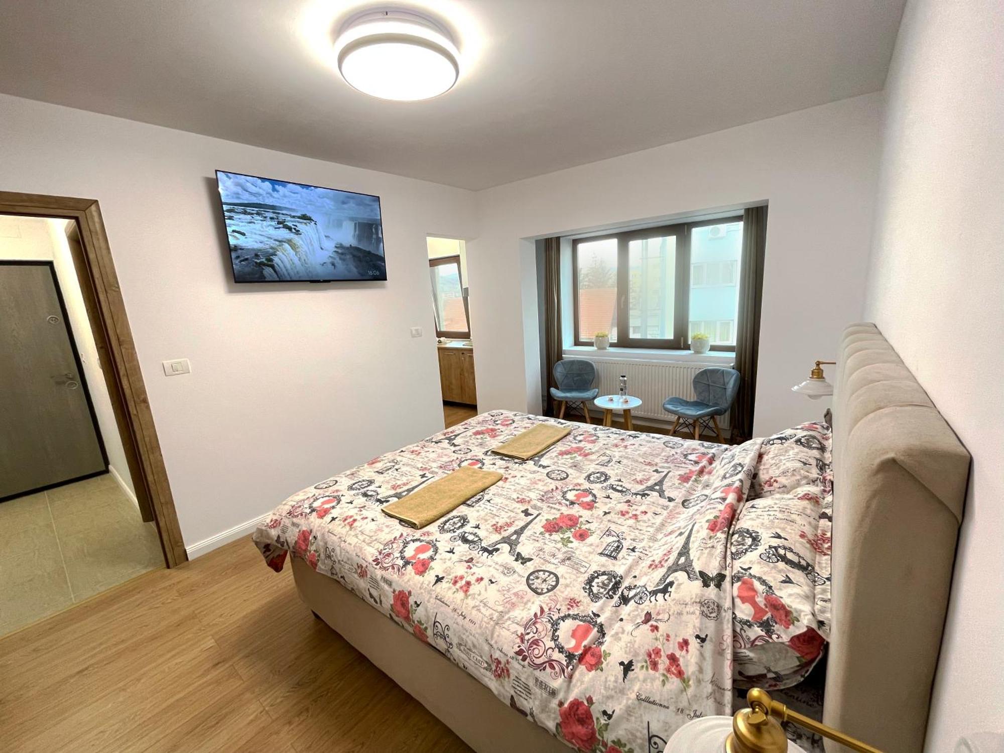 Central Residence Târgu Jiu Екстериор снимка