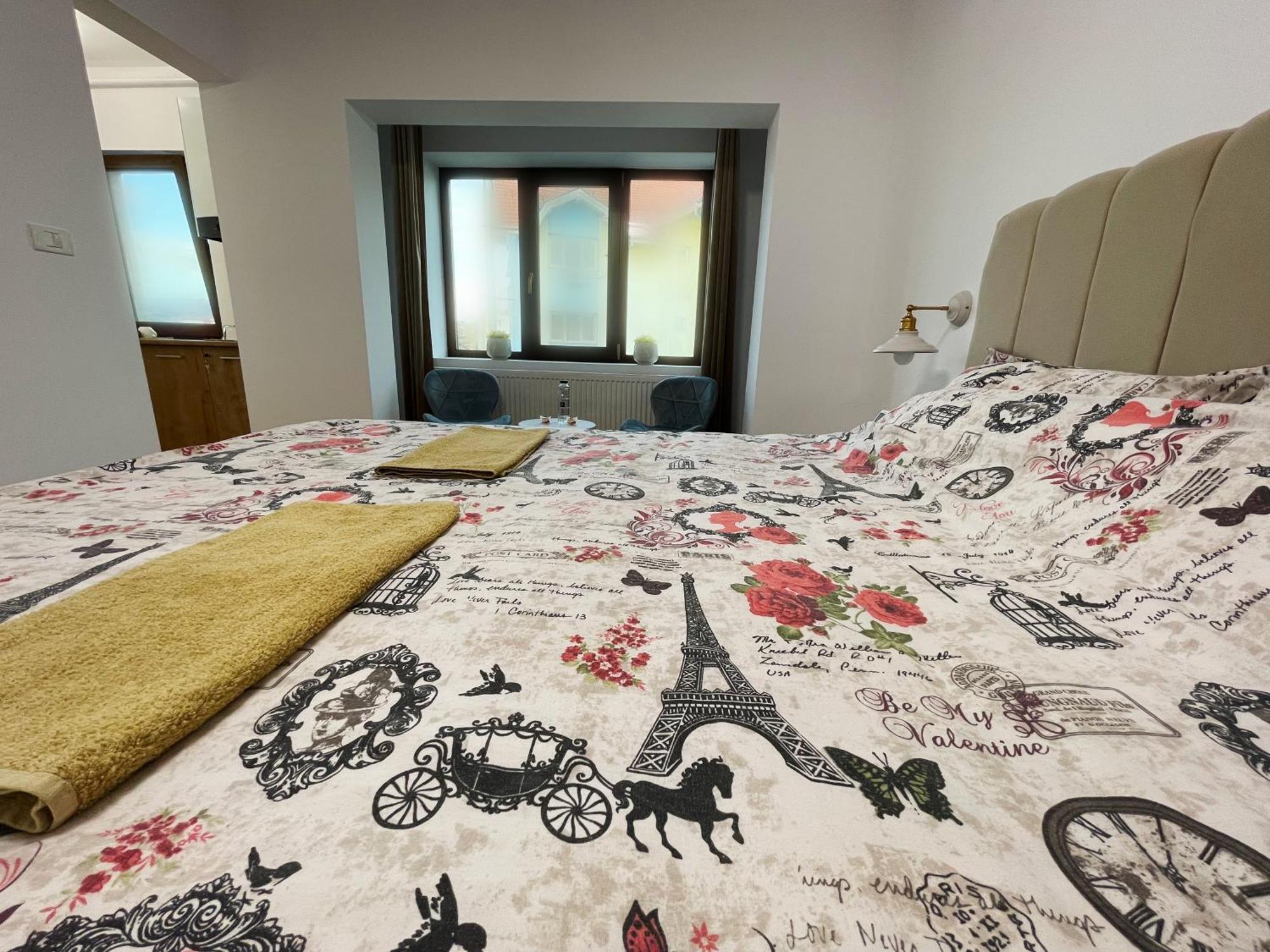Central Residence Târgu Jiu Екстериор снимка